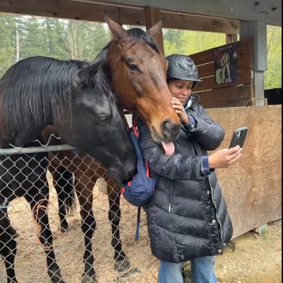 Meet your Posher, Lizzy - Picture 2 of 3